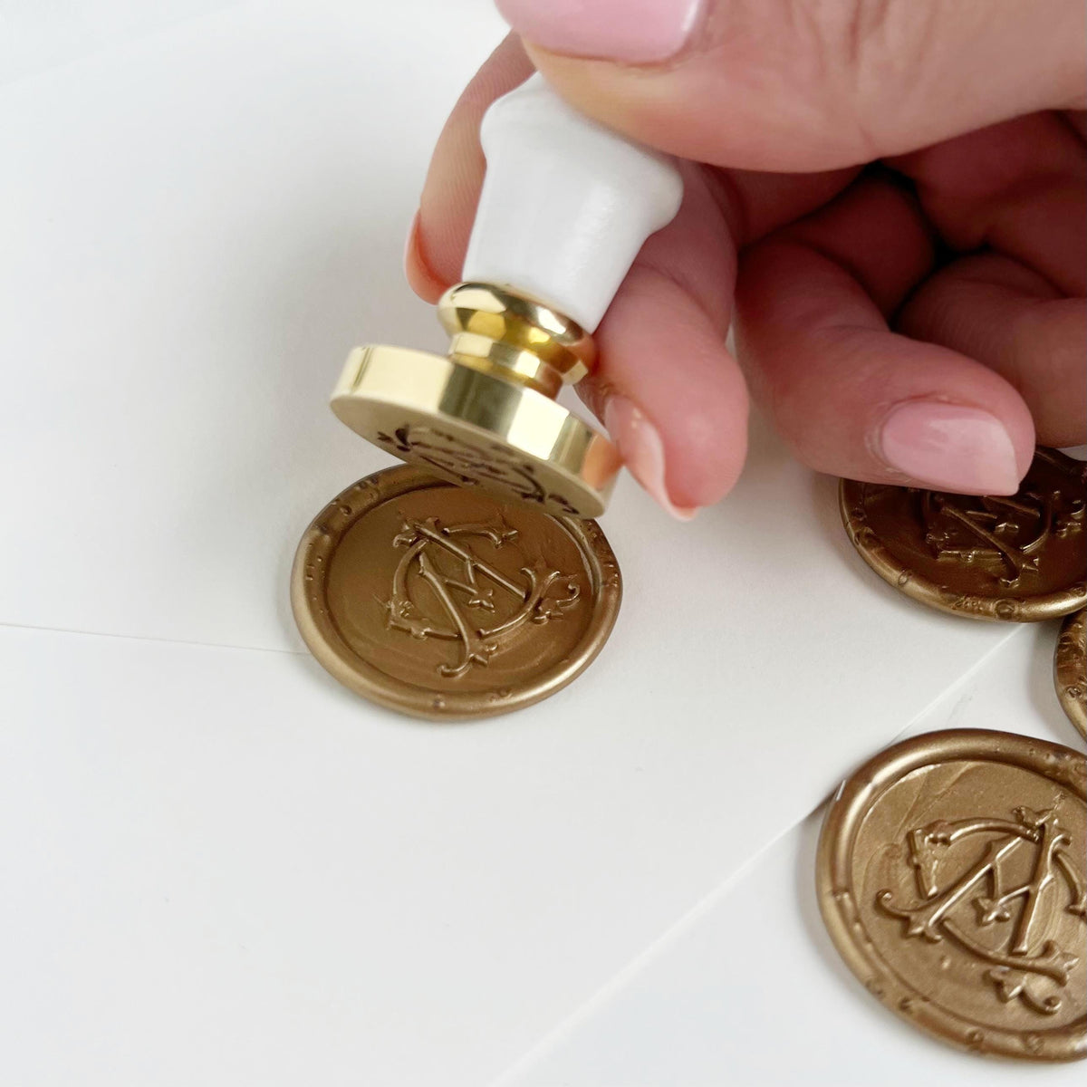 Personalized Monogram Wax Seal Sticker, Elegant Initial Seals for Wedding Invitations, Intertwined Initials