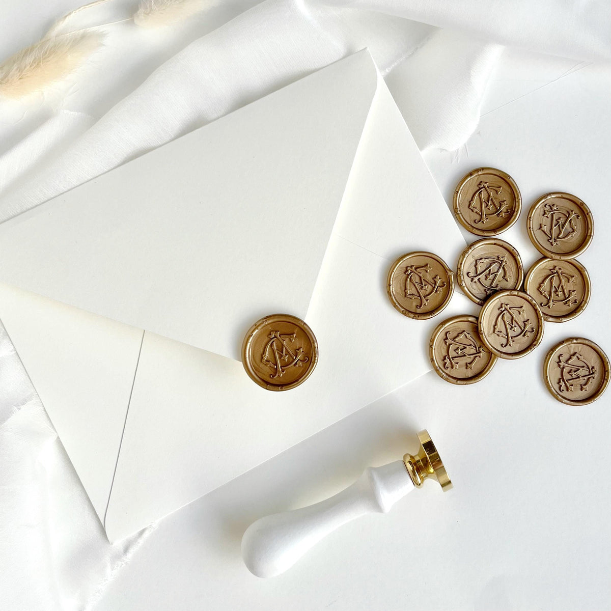 Personalized Monogram Wax Seal Sticker, Elegant Initial Seals for Wedding Invitations, Intertwined Initials