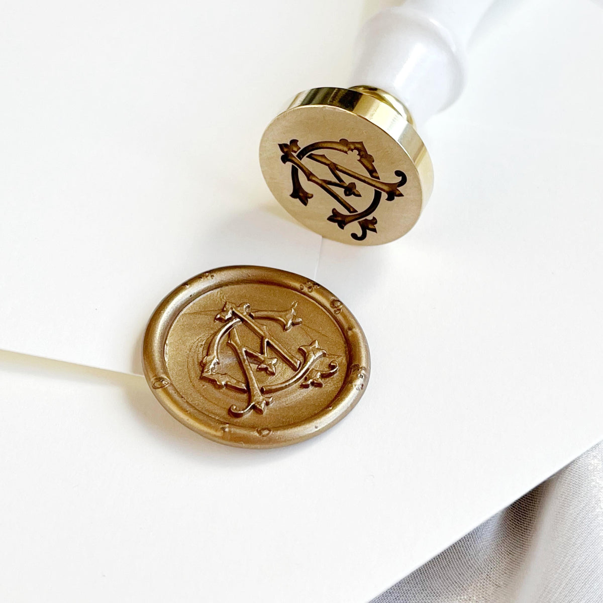 Personalized Monogram Wax Seal Sticker, Elegant Initial Seals for Wedding Invitations, Intertwined Initials